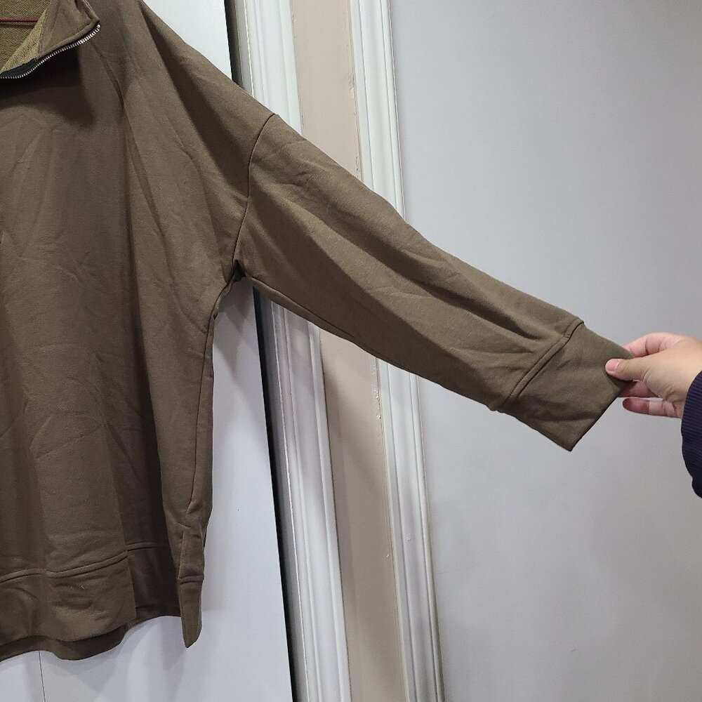 💰Make an offer, bundle and save💰 NWOT Army green 1/4 zip sweater - Picture 4 of 4